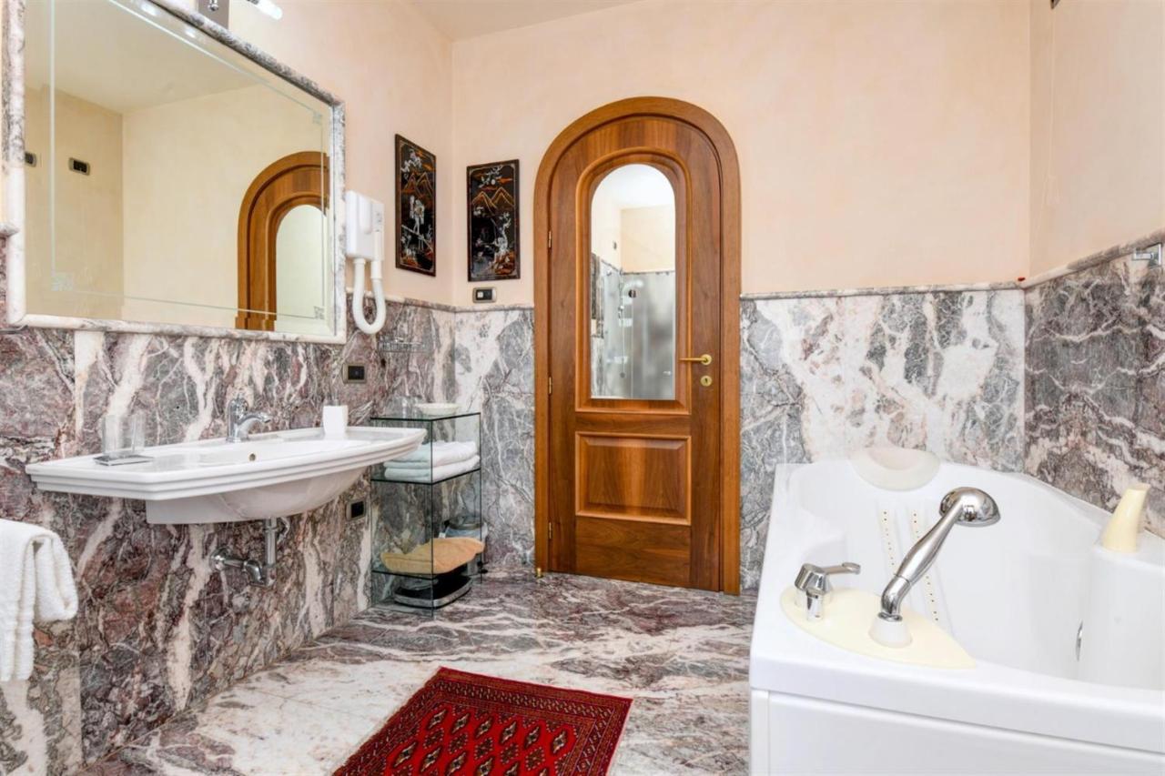 Private Luxury Villa With Pool Moniga del Garda Exteriör bild